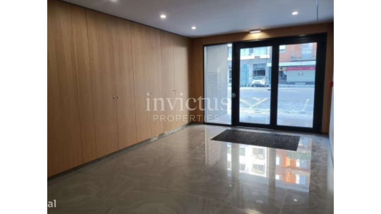 Apartamento T3 em plena Av. da Boavista-15
