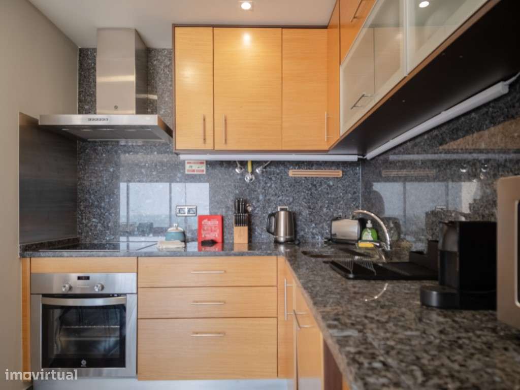 Apartamento T2 com Rooftop e Vista de 360º na Melhor Localização da...-12