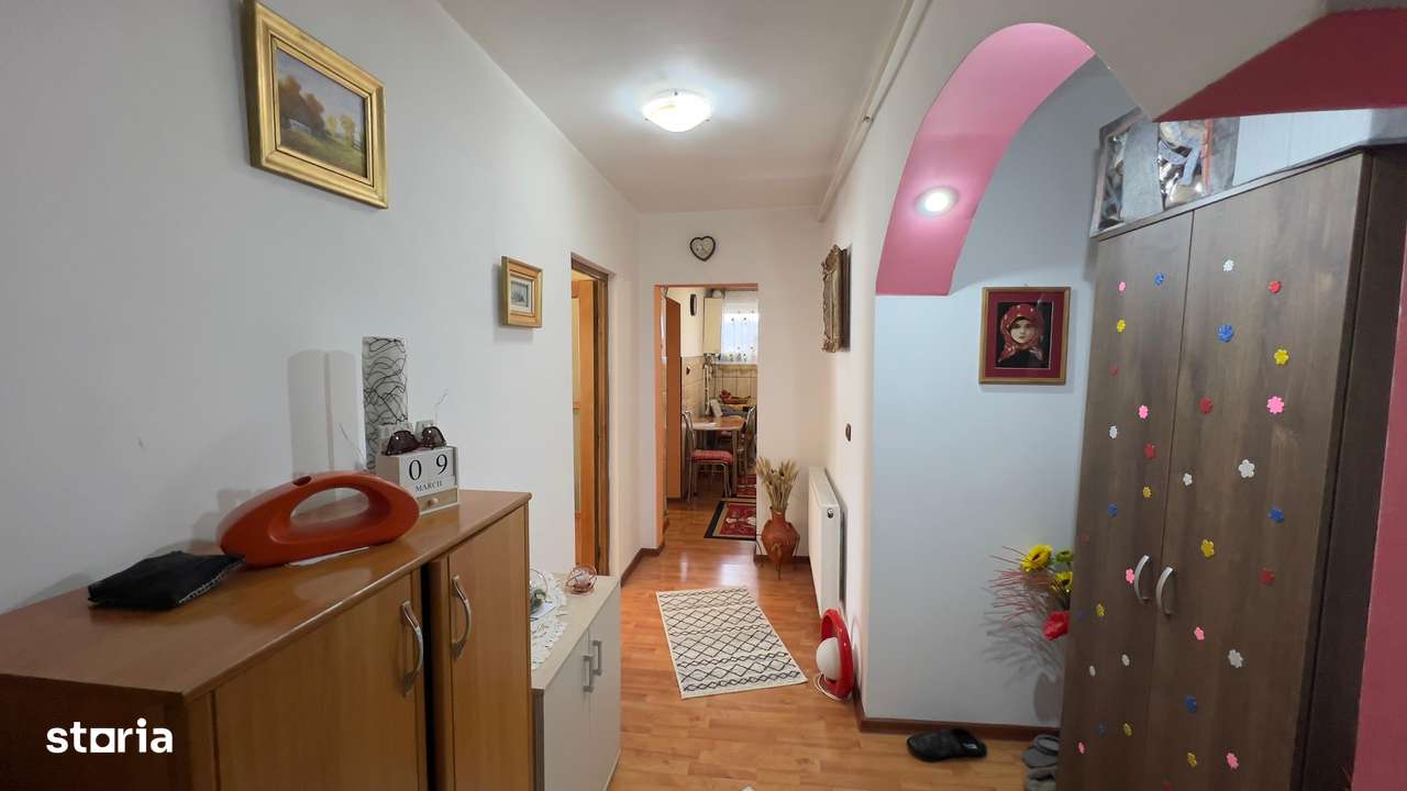 Apartament zona centrala - piata Petrosani-1