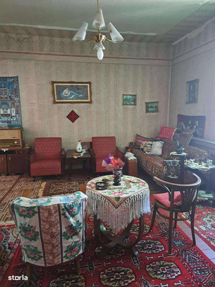 Casa de vanzare cu 2 camere , langa Liceul Economic , 110.000 euro neg-1