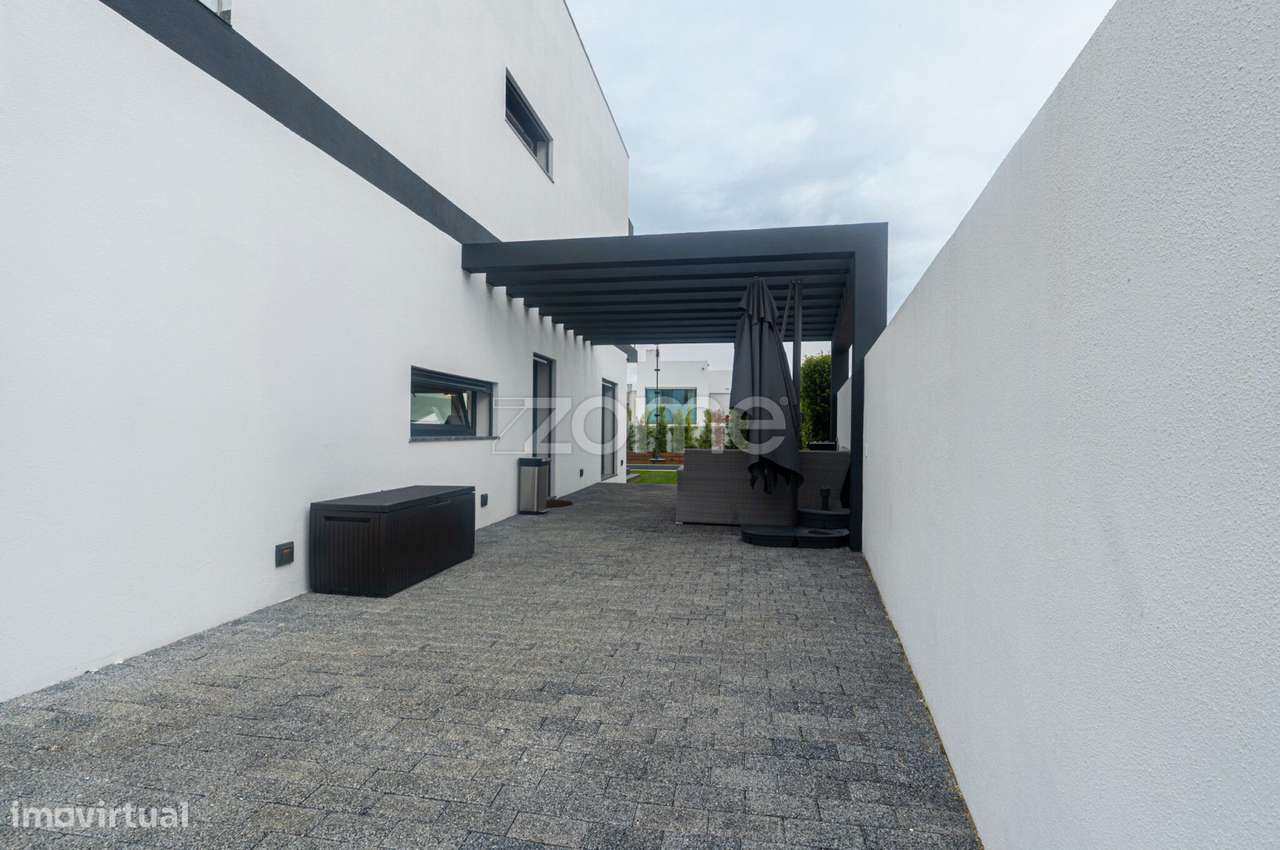 Moradia Isolada T3 com Piscina em Cascais-4