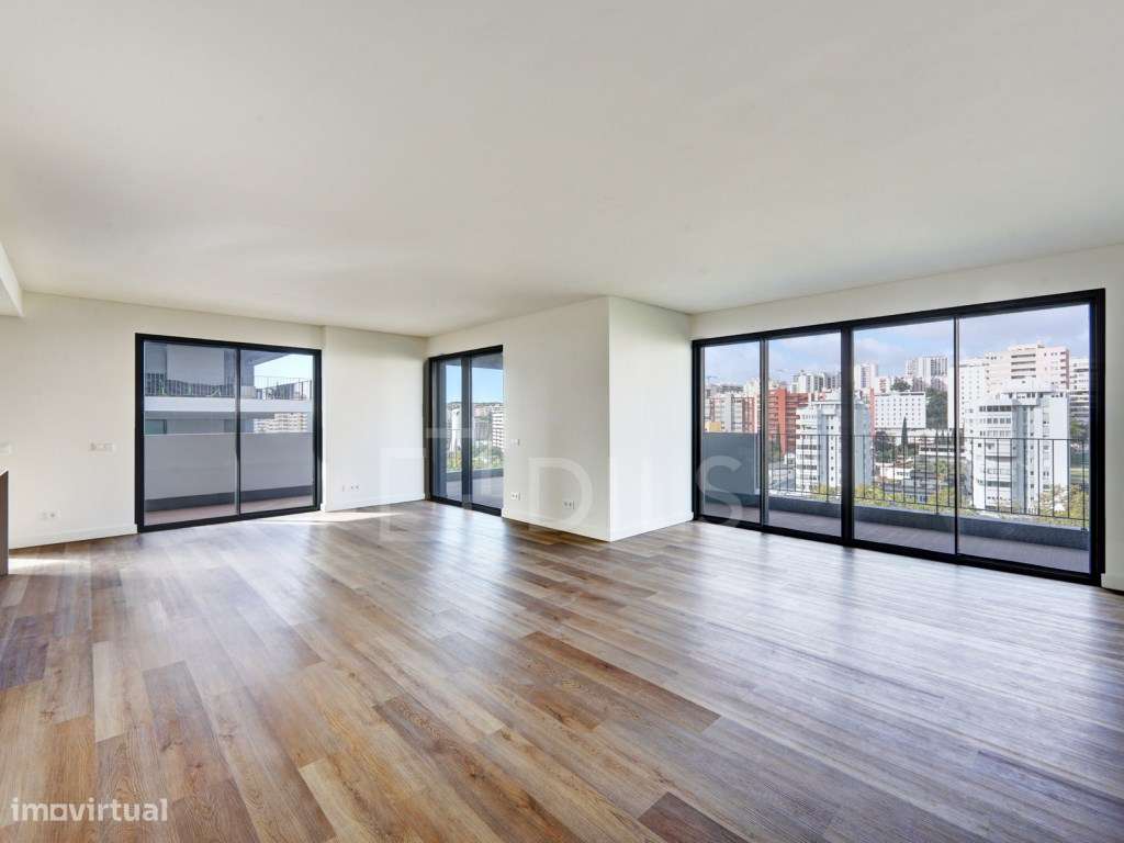 Apartamento T4 em condomínio fechado com piscina, ginásio, em Miraf... - Grande imagem: 4/31