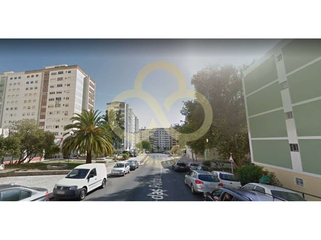 Parqueamento CC Pedralvas em Benfica Lisboa - Grande imagem: 4/5