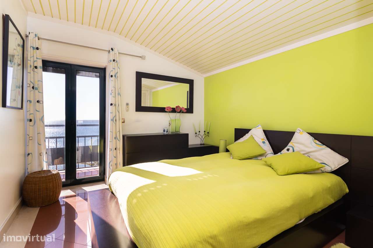 T4+1 Duplex em Primeira com 250m2, Linha de Mar | Sesimbra-18