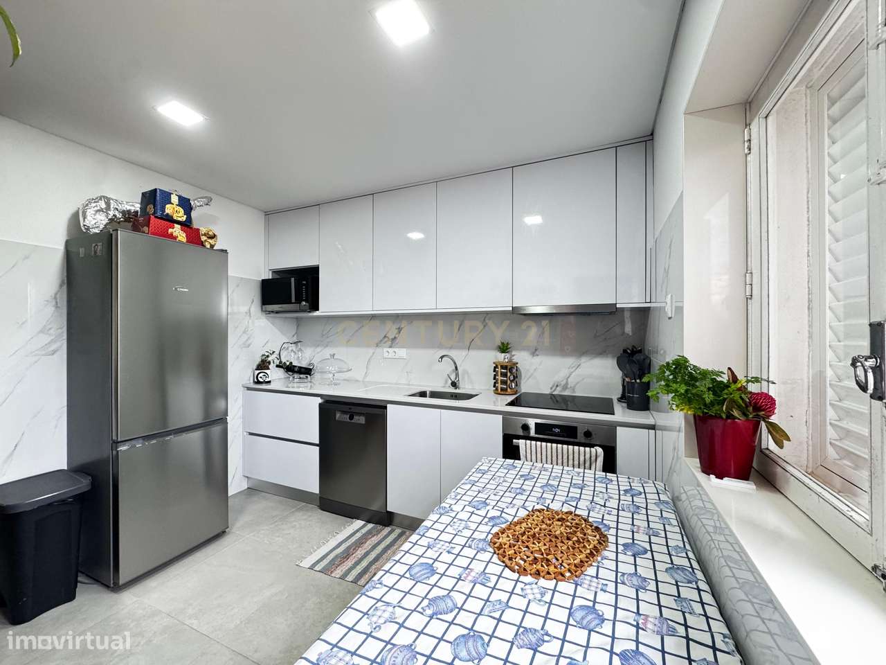 Moradia T3 Renovada em Fragoso-7