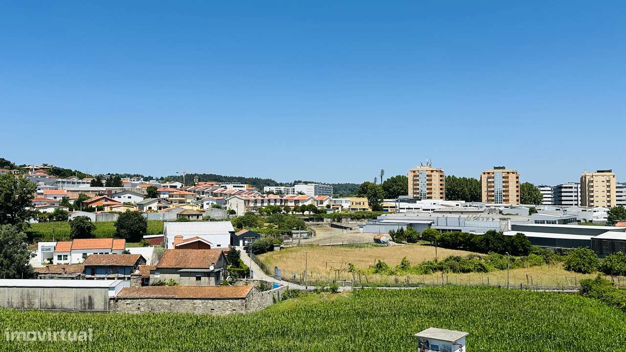 ÚNICO - T3+1 Novo, Último Piso, c/ Varandas e Garagem 3 automóveis-18