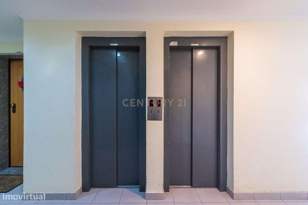 Apartamento T2 com Varandas e Elevador - Grande imagem: 4/53