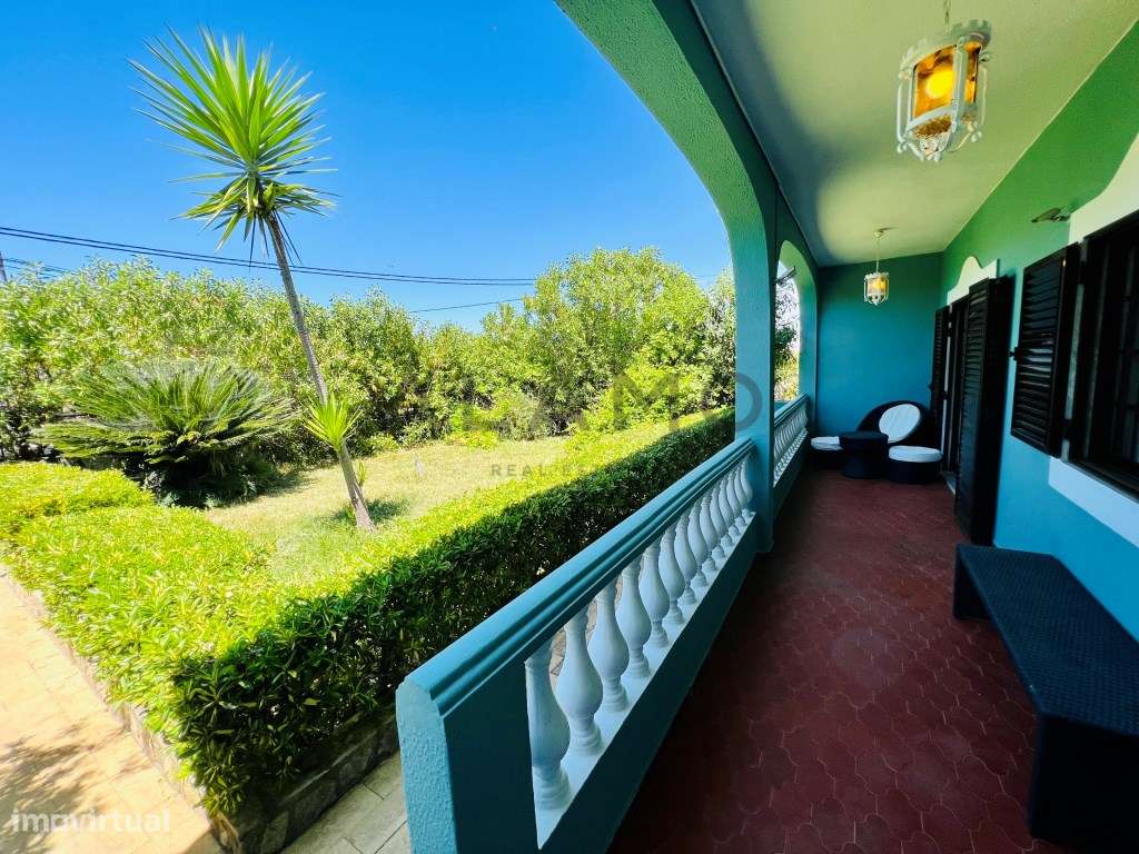 Moradia T3+1 com piscina e garagem para arrendamento ao ano - Grande imagem: 4/25