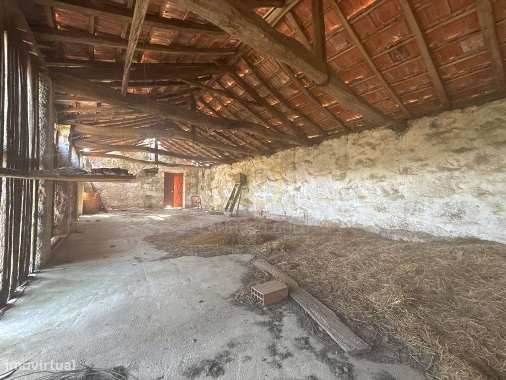 Terreno com Potencial para 1 ou 2 Habitações e excelente localização.-11