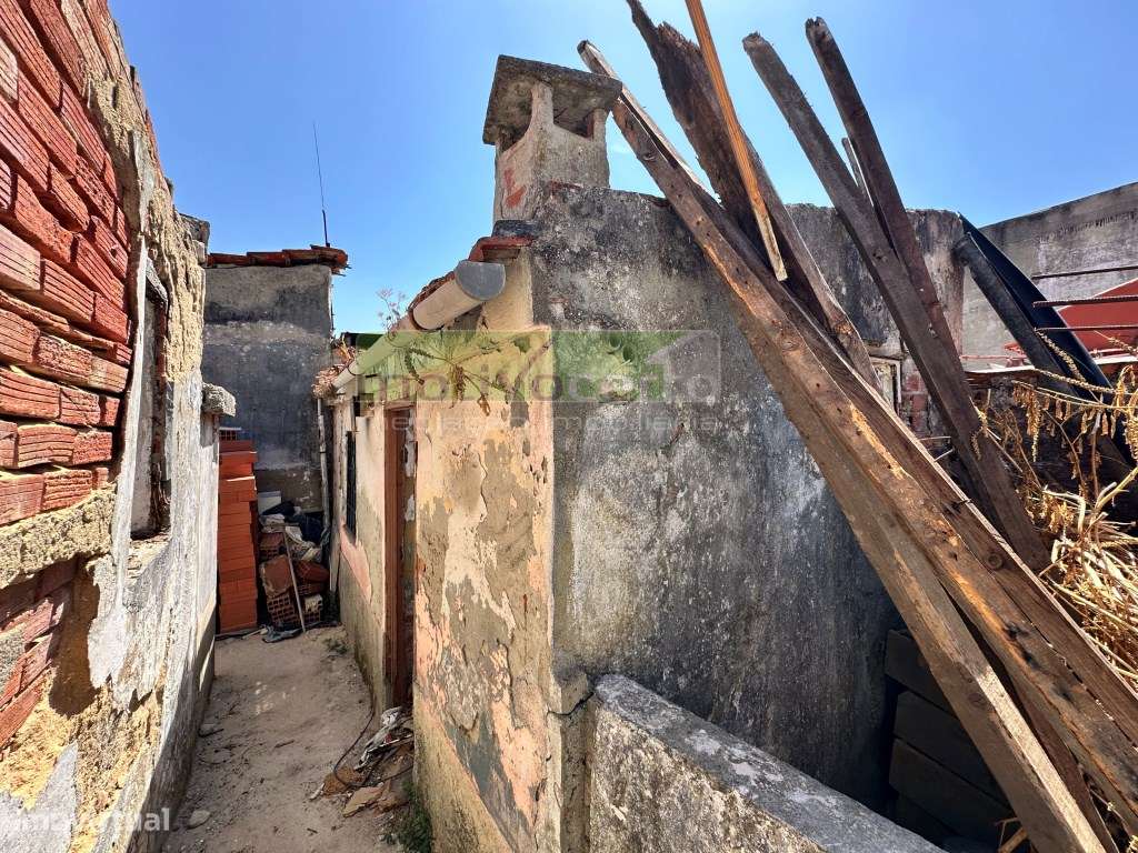 Prédio Devoluto com Grande Potencial de Reabilitação no Bairro da S...-17