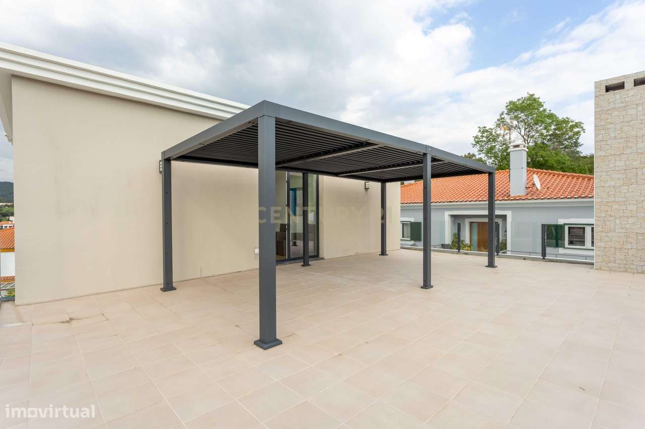 Moradia V4 isolada de arquitetura contemporânea com piscina, com vista-20