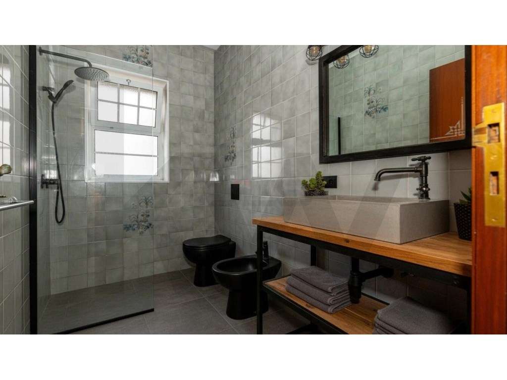 Moradia V6 Isolada no Centro de Ponta Delgada - Grande imagem: 5/59