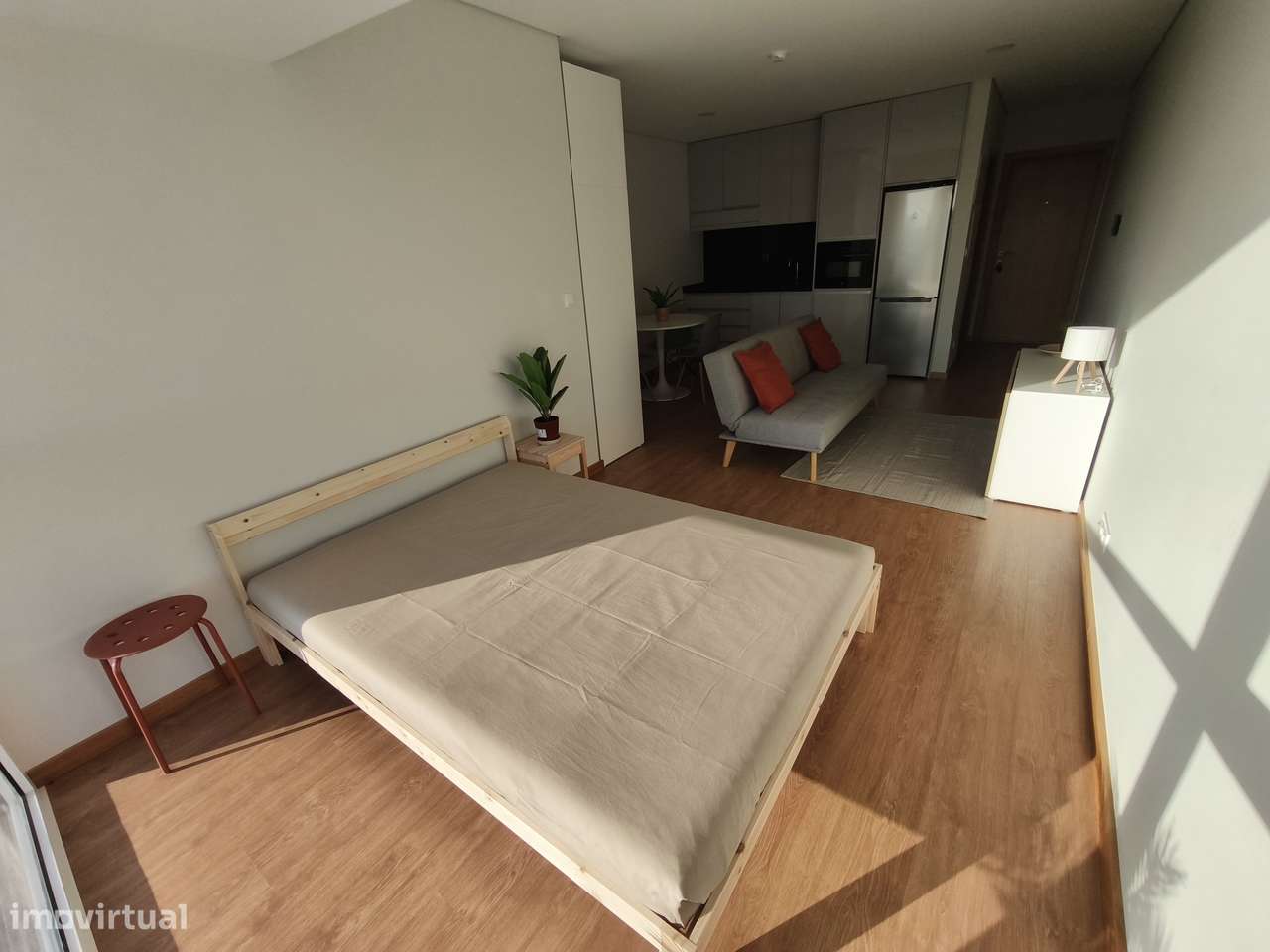 Estúdio junto ao Hospital São João - Grande imagem: 2/8