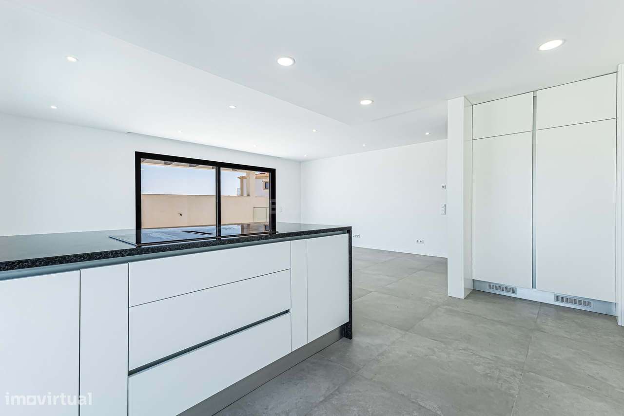 Moradia T3 com piscina e garagem - Mexilhoeira Grande-8