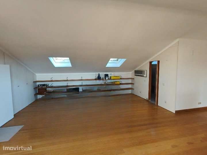 T4 Duplex com vistas panorâmicas zona de Celas-18