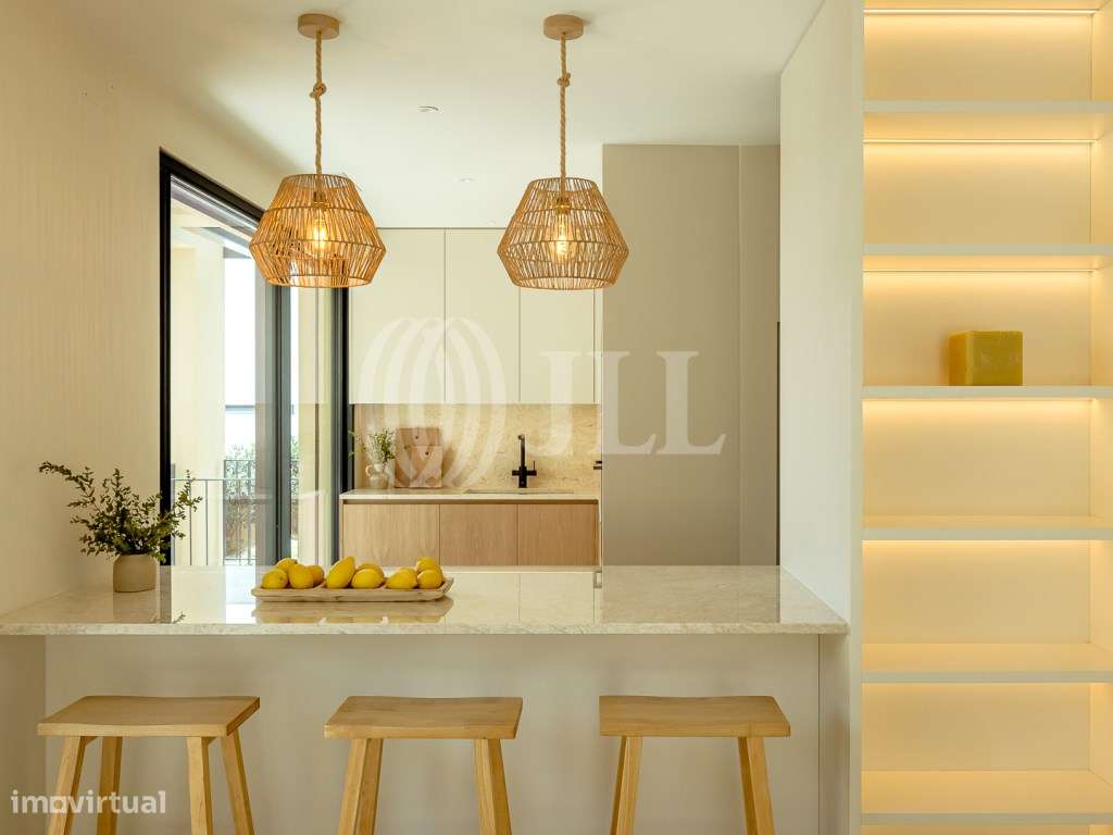 Moradia T3+1 com jardim, piscina e garagem, no Estoril-11