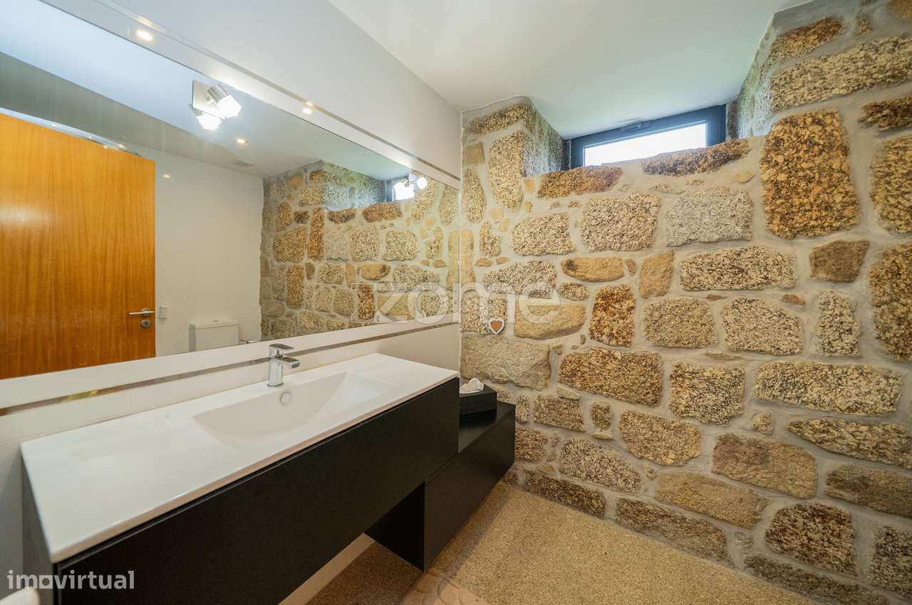 Moradia T5 + 1 com Piscina em Espinho, Braga-36