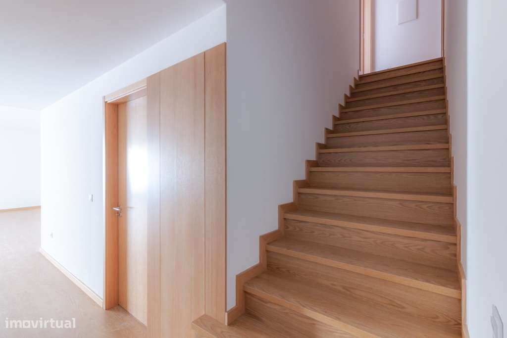 Moradia V3 Loteamento Penedos Altos - Lote 24 - Grande imagem: 3/12