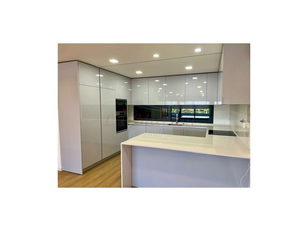 Moradia V5 no centro de Loures-8