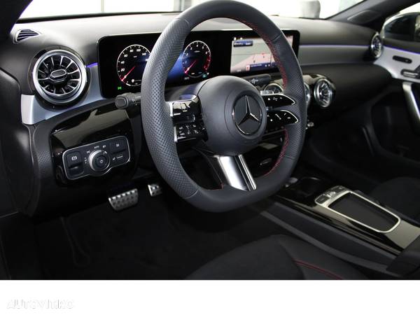 Mercedes-Benz A 200 7G-DCT AMG Line Advanced Plus - 24