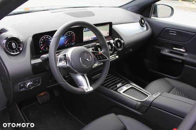 Mercedes-Benz GLA 200 7G-DCT - 12