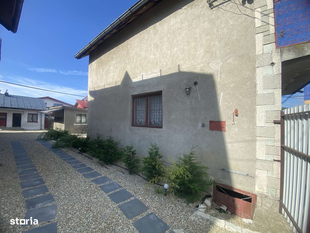 Vanzare casă cu potențial rezidențial și comercial în Pucioasa -441 mp-3