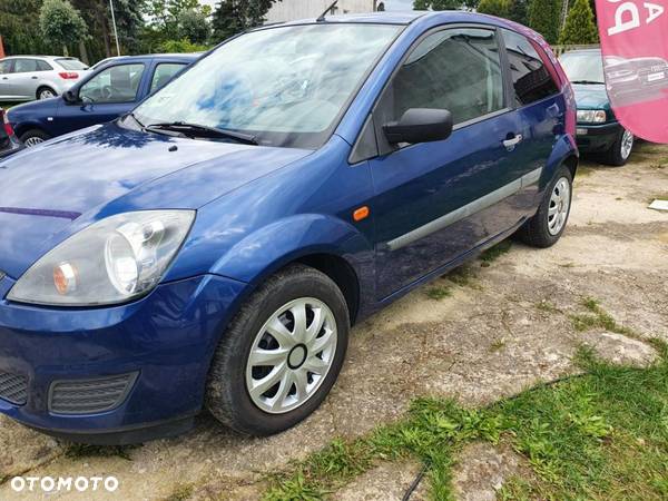 Ford Fiesta 1.3 Ambiente - 2