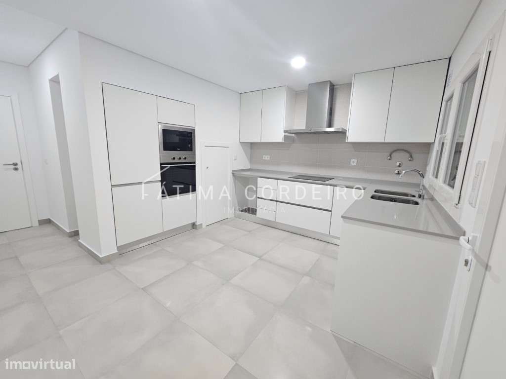 Excelente Moradia T3 em construção, Fernão Ferro.-9