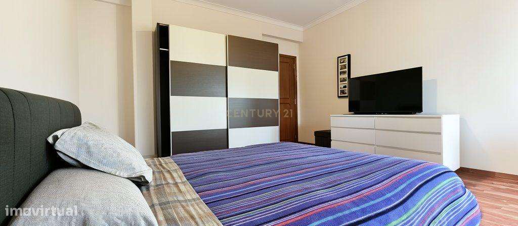 Amadora - Reboleira, apartamento T2 com 94m2, sala com lareira, 2 vara-5