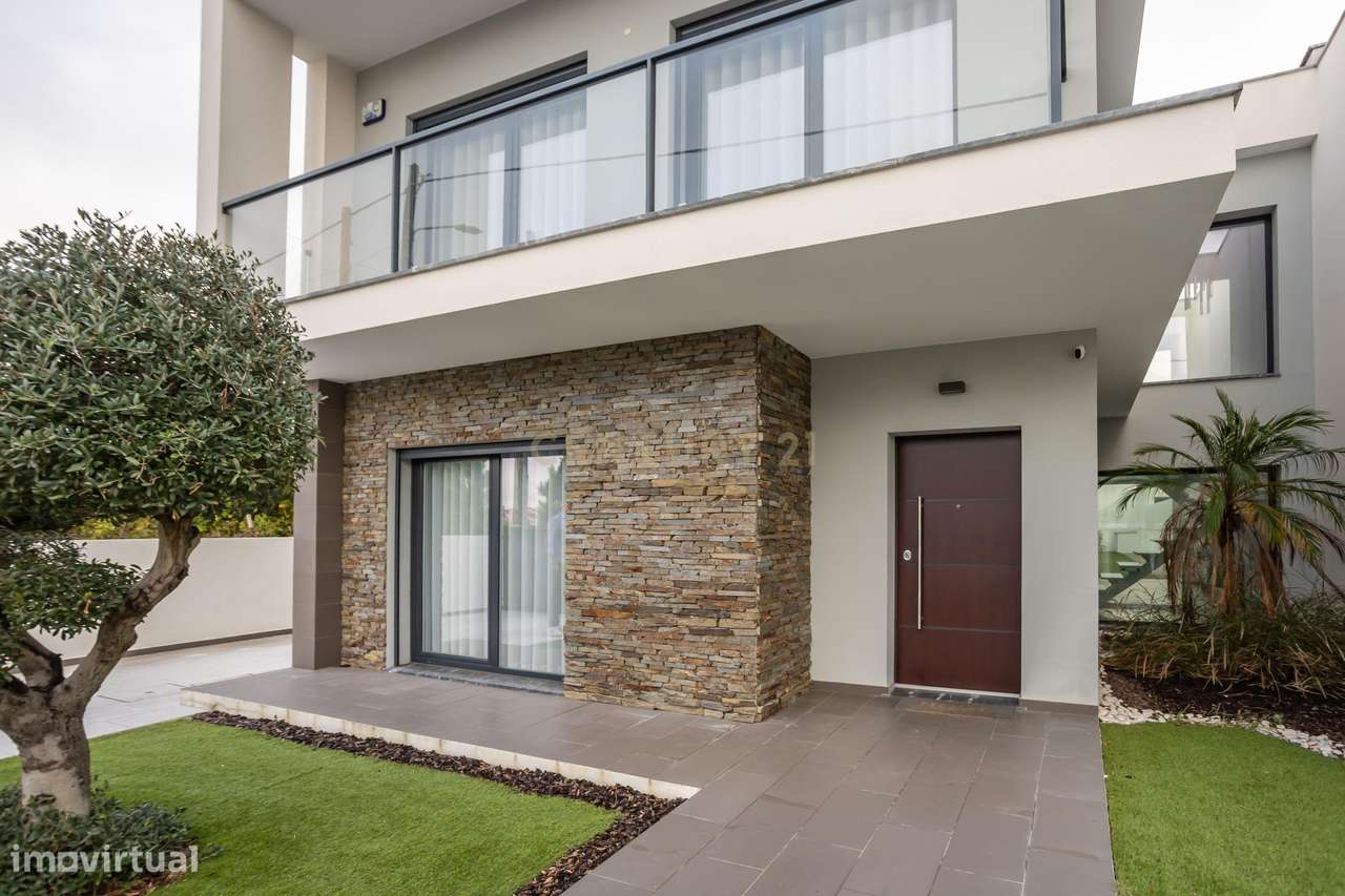 Moradia Isolada T4 de 2020, com piscina, num lote de 508m2 - Grande imagem: 3/60