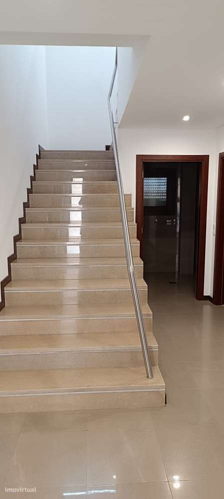 Moradia T4 Isolada na Urbanização do Bonito – Entroncamento-49