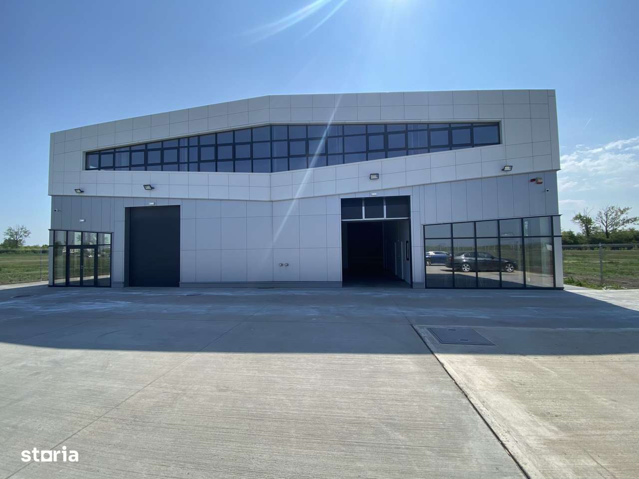 Hala complet echipată, nou construita langa aeroportul internațional T - Imagine principală: 4/20