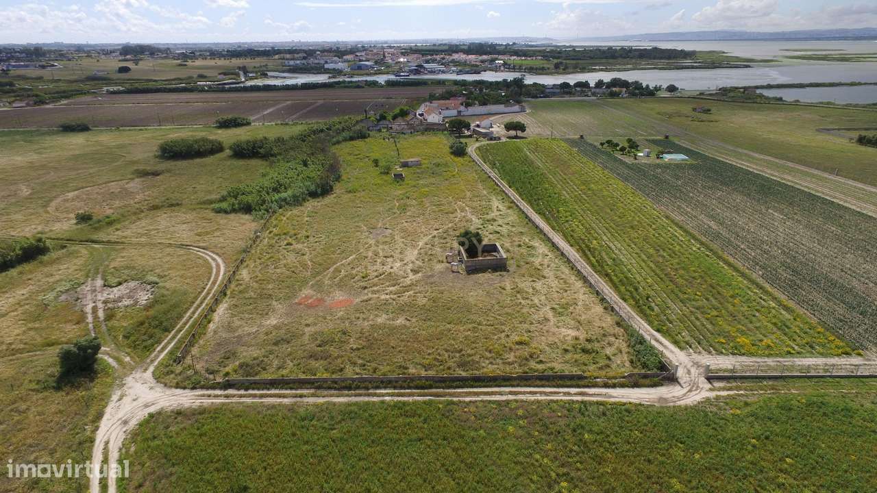 Terreno urbano misto com 13.120 m2 com aprovação para construção (60%) - Grande imagem: 3/21