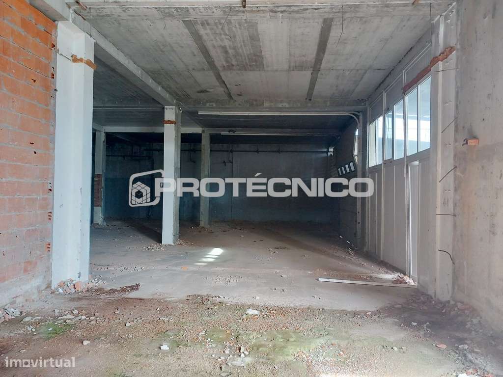 Armazém c/ 3.154m2 – Z. I. da Mota - Grande imagem: 2/24