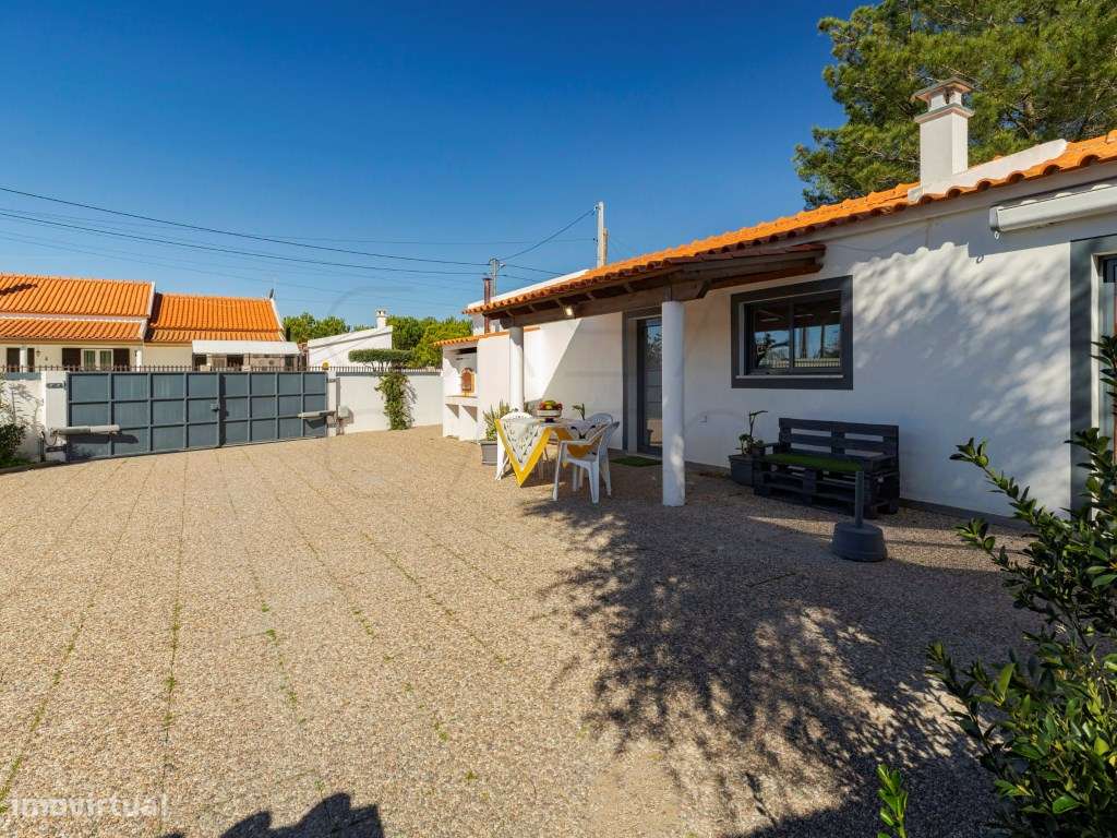 Moradia térrea com logradouro, piscina e estacionamento em Grândola-21