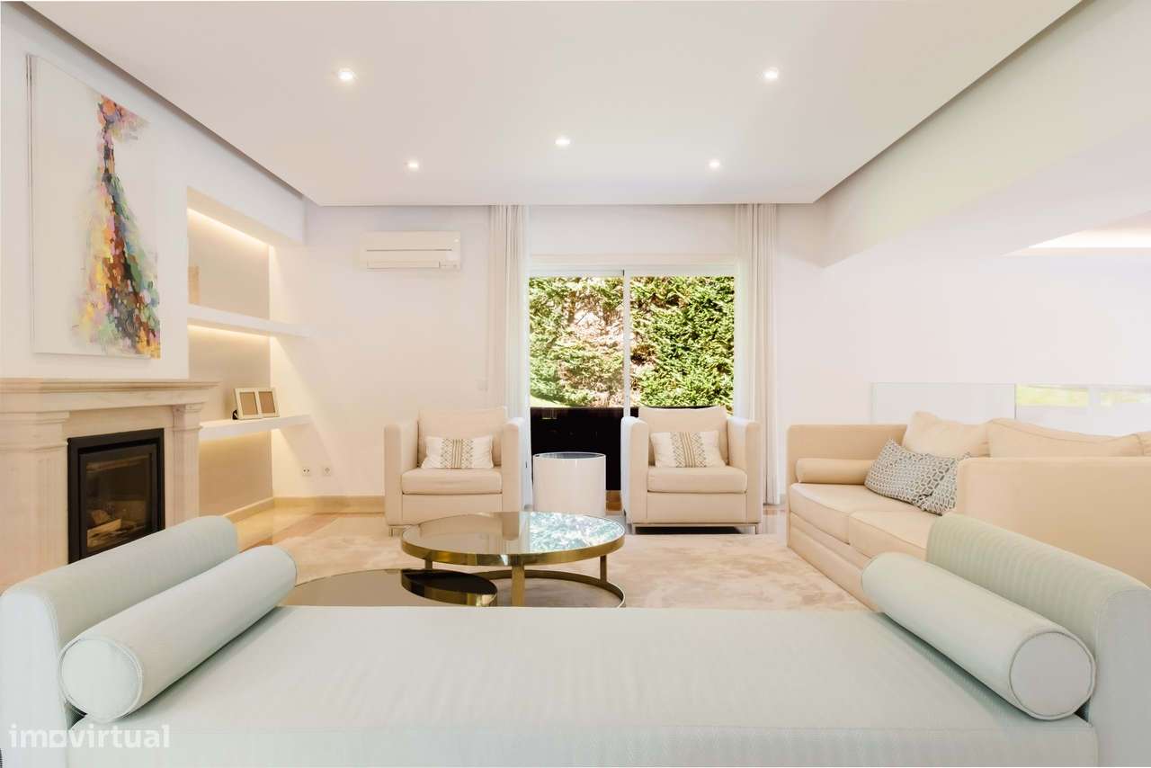 Moradia T5 num condominio com jardim e piscina em Bicesse - Grande imagem: 4/40