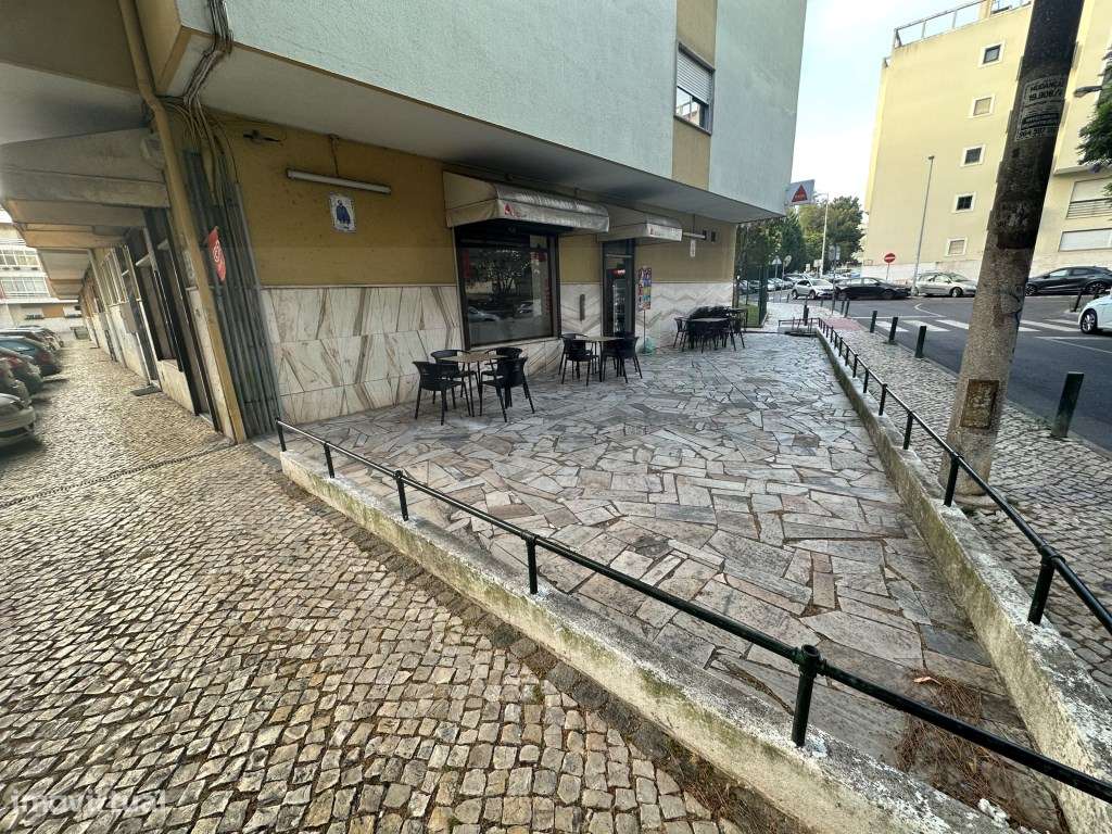 Loja em Massamá para venda - com Sanck-Bar em funcionamento-15