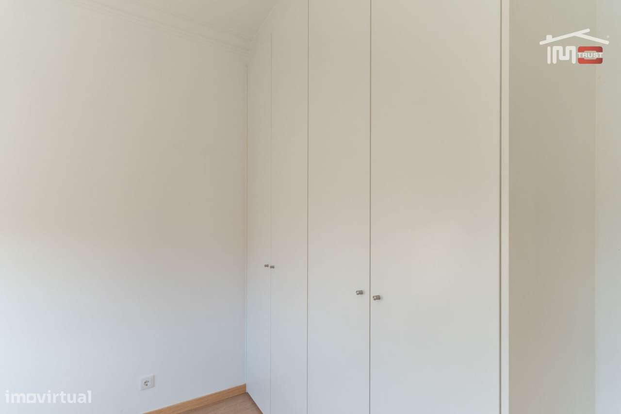 OPORTUNIDADE INVESTIMENTO - APARTAMENTO T4 CONVERTIDO EM T5 COM TER...-23