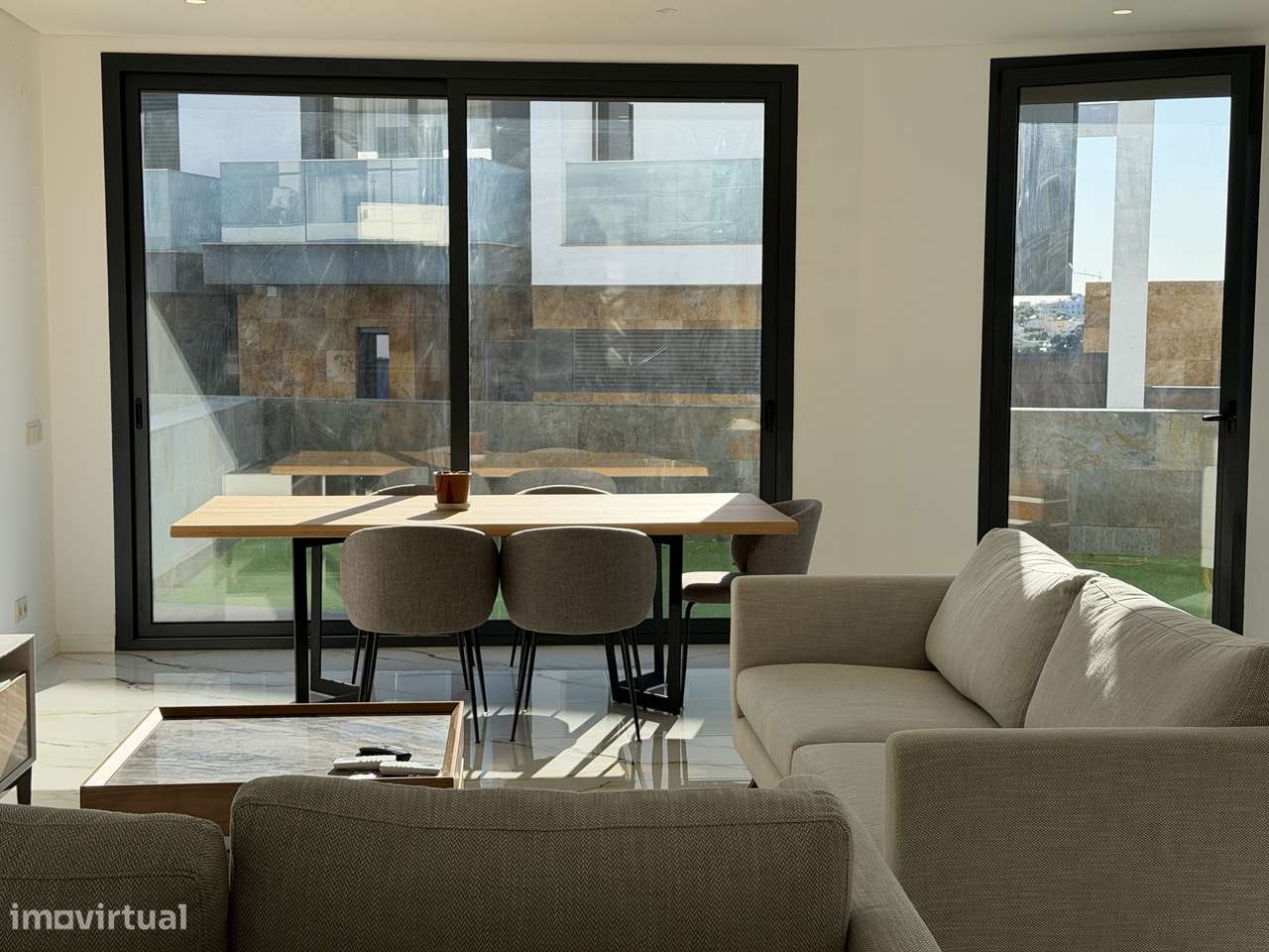 Moradia T4 NOVA com box e piscina-16