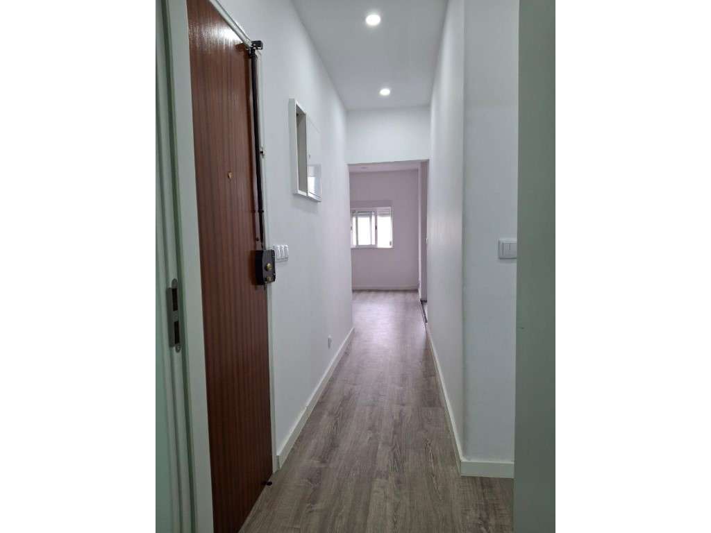 APARTAMENTO T1+1 NA RUA 26 DE JANEIRO - BAIXA DA BANHEIRA-6