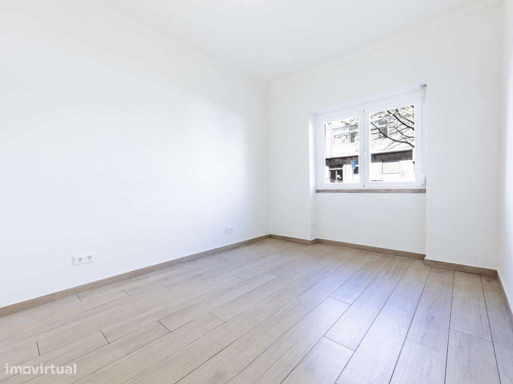 T2 Totalmente Remodelado na Damaia | Junto às Portas de Benfica-8