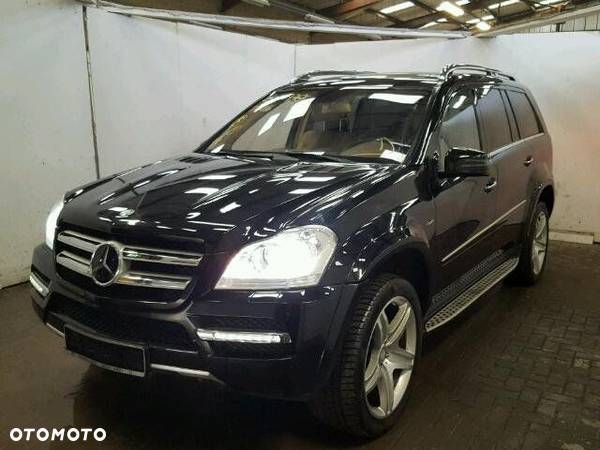 MERCEDES GL X164 dach błotnik karoseria podłużnica   lak 197 - 1