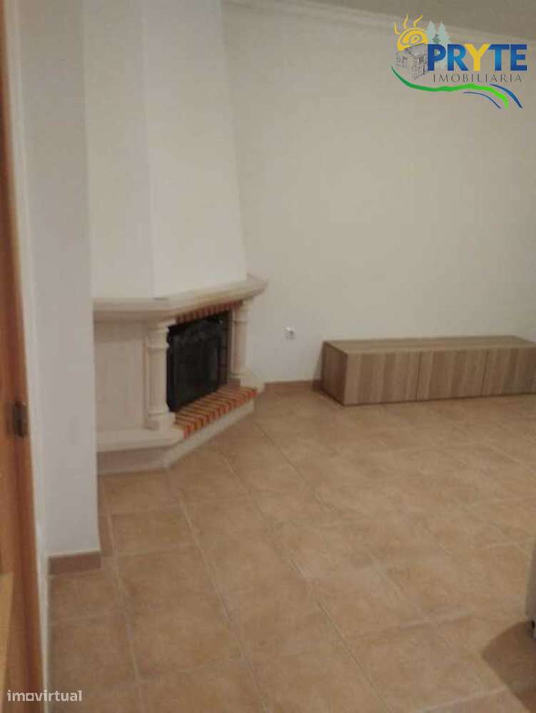 Apartamento T2 situado na Vila da Sertã-7