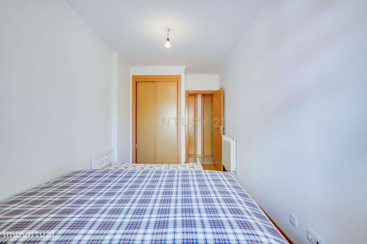 Apartamento T2 com Varanda em Loures - Oportunidade Única!-12