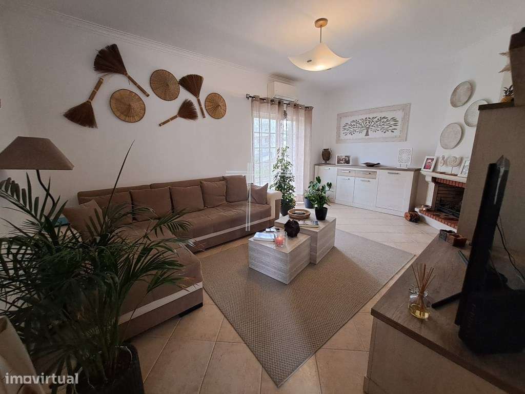 Moradia geminada T3, arquitetura tradicional com garagem e logradou... - Grande imagem: 5/29