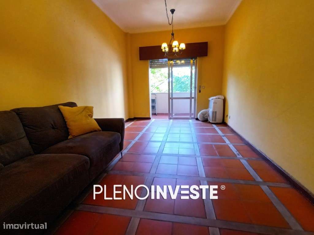 T2 com Excelente Potencial + Arrecadação de 40m2 em Corroios-12