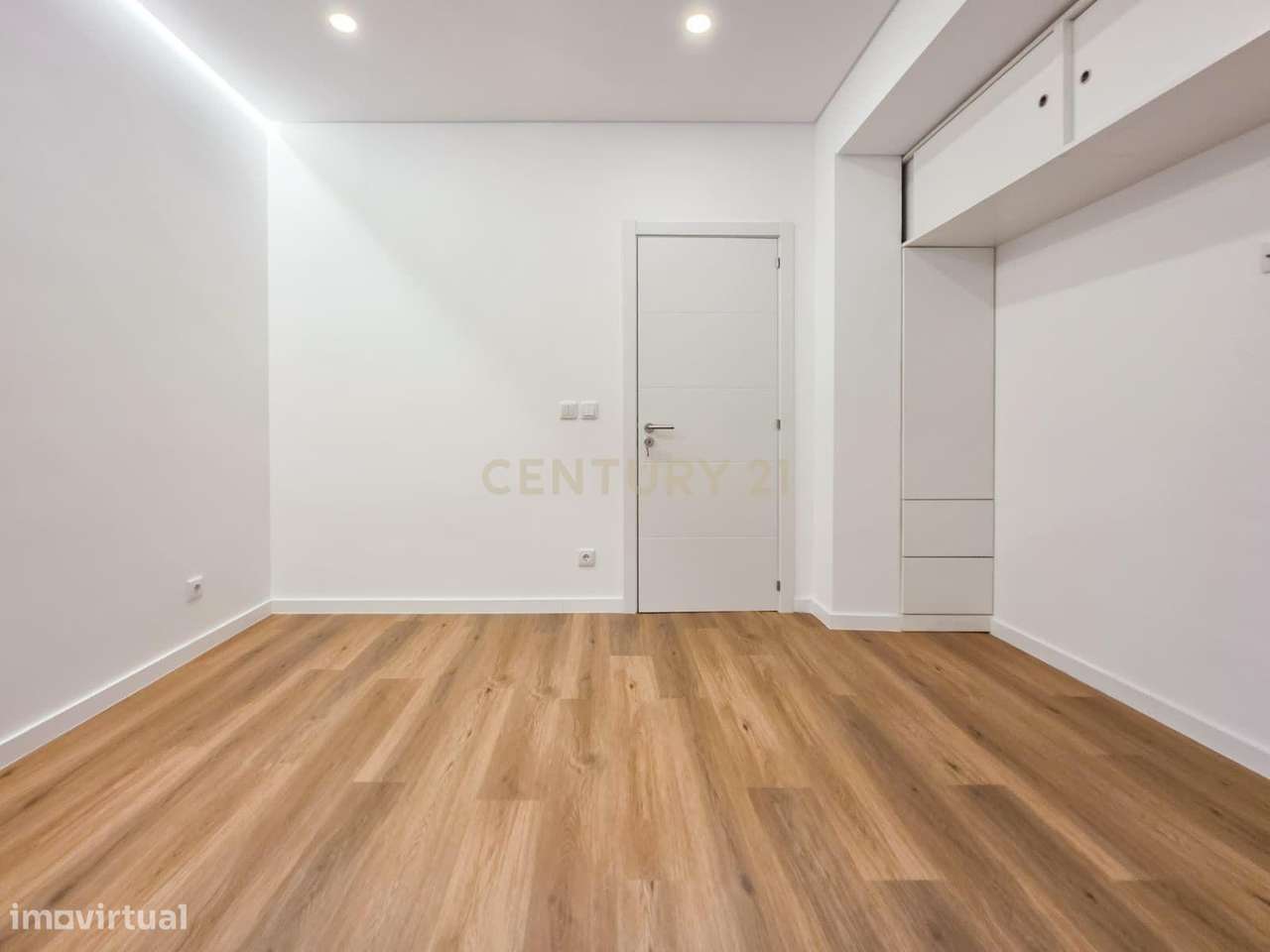 Apartamento Renovado em Setúbal com Vista para a Cidade-20