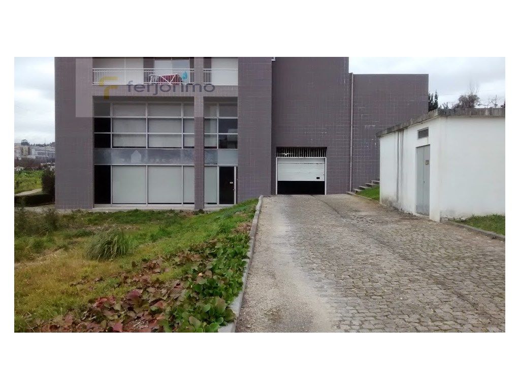 lugar de garagem ( aparcamento ) com 40 m2