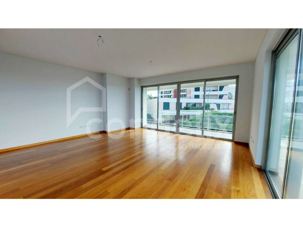 Apartamento T3 com uma excelente varanda no Funchal - Grande imagem: 2/27