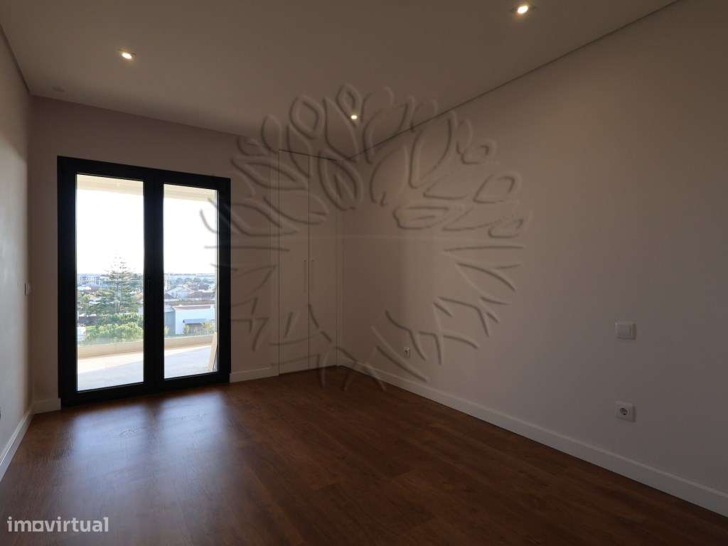 Apartamento T3 usado como novo em Vale Salgueiro, Montijo. Com 196 ...-28